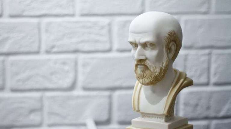 Hipokrat' ın öğretisi: "Hastalık yoktur, hasta vardır."